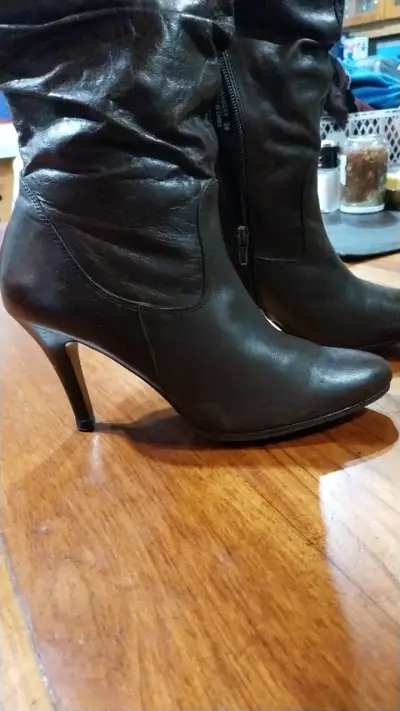 Botas de cuero cafe con tacón alto - miniatura 3
