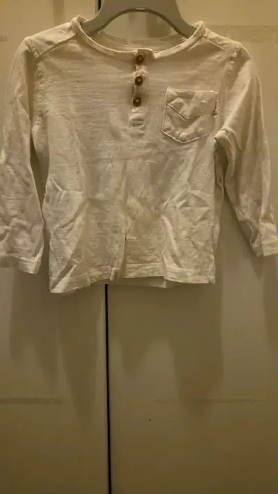 Polera manga larga blanca de niño con botones - miniatura 1