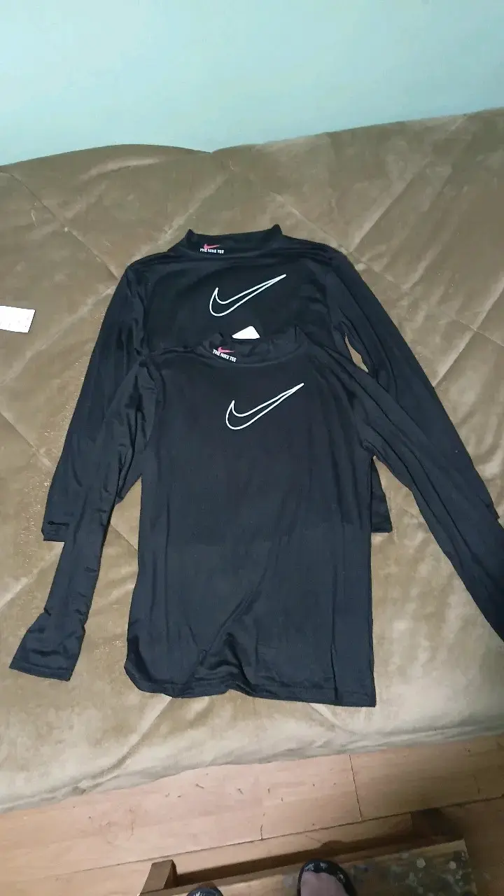 Polera deportiva negra Nike manga larga - 2