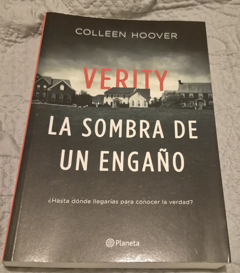 Libro Verity: La Sombra de un Engaño de Colleen Hoover - 1