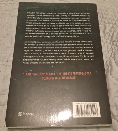 Libro Verity: La Sombra de un Engaño de Colleen Hoover - miniatura 2