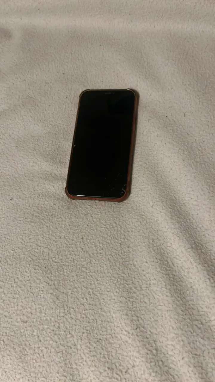 Iphone 11 Rojo con mica - 1