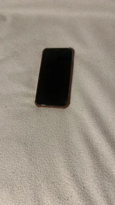 Iphone 11 Rojo con mica - miniatura 1