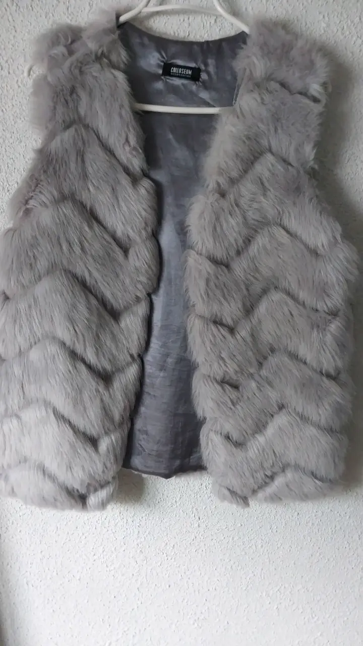 Chaleco de piel sintética gris para mujer