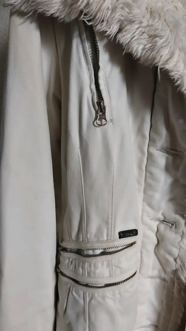 Chaqueta de invierno blanca con forro de piel sintética - 1