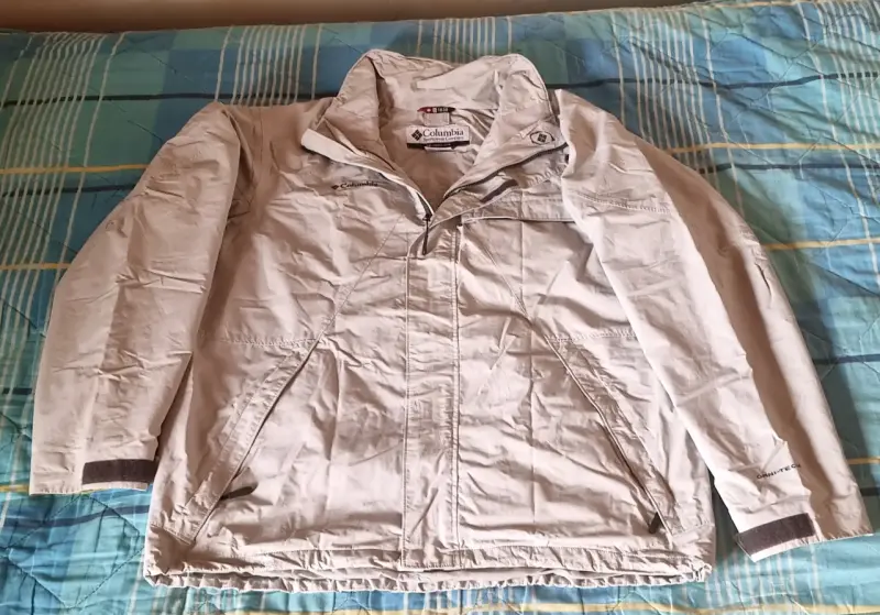 Chaqueta Columbia Omni-Tech impermeable beige - 1