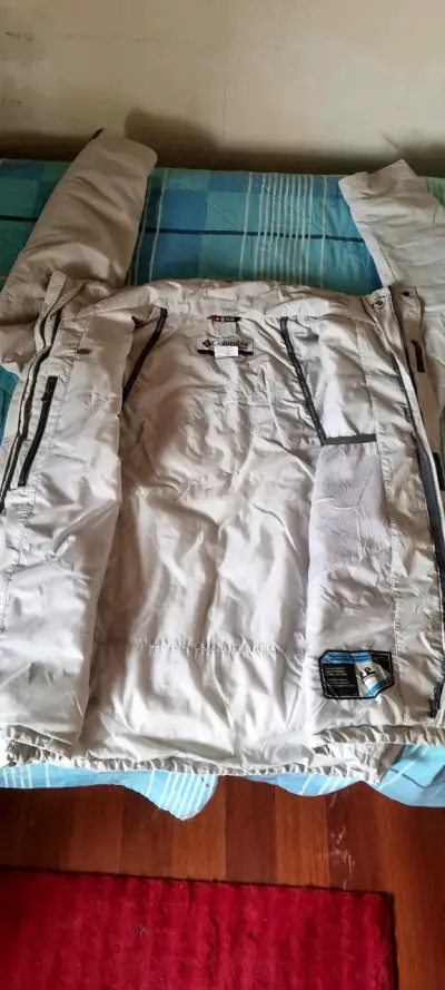 Chaqueta Columbia Omni-Tech impermeable beige - miniatura 2
