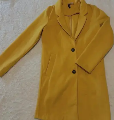 Abrigo amarillo mostaza para mujer con botones - miniatura 1