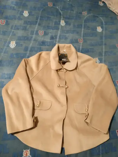 Abrigo palo rosa de mujer con botones dorados - miniatura 2