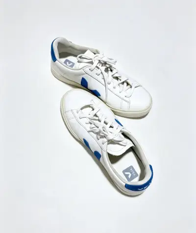 Zapatillas deportivas blancas y azules Veja - miniatura 3