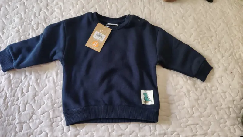 Polerón azul para niño con diseño de dinosaurio