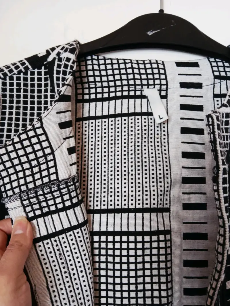 Chaqueta de mujer estampada en blanco y negro - 2