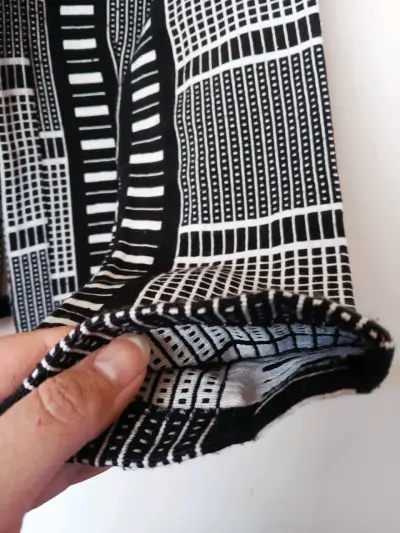 Chaqueta de mujer estampada en blanco y negro - miniatura 3