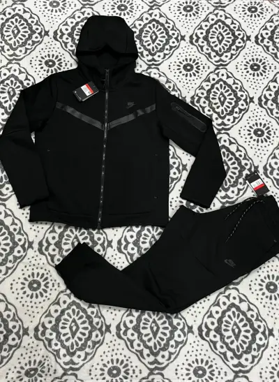 Conjunto Nike Tech Fleece negro - miniatura 1