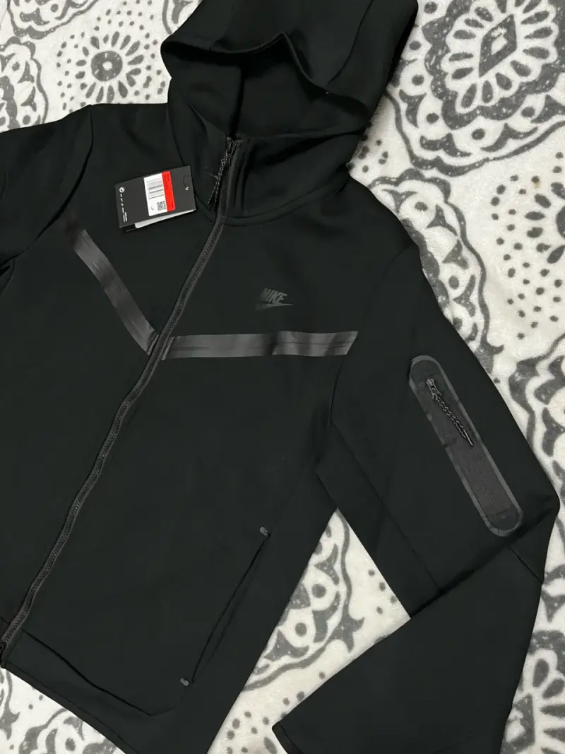Conjunto Nike Tech Fleece negro - 3