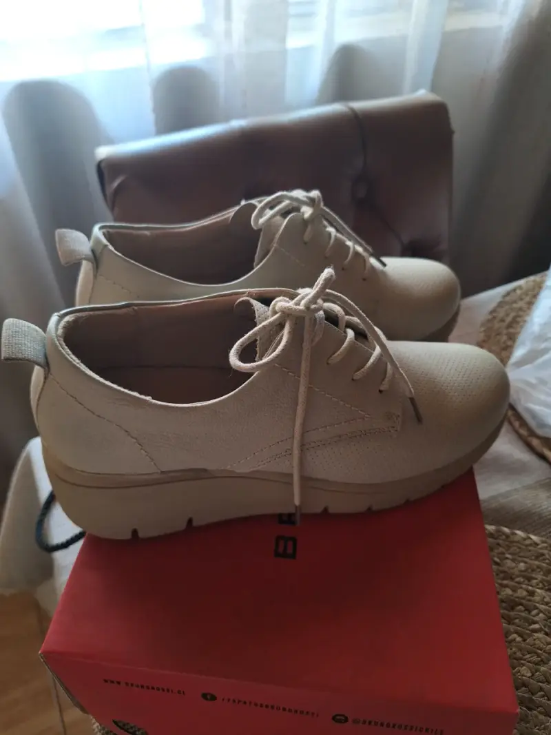 Zapatos casuales de cuero beige para mujer - 2