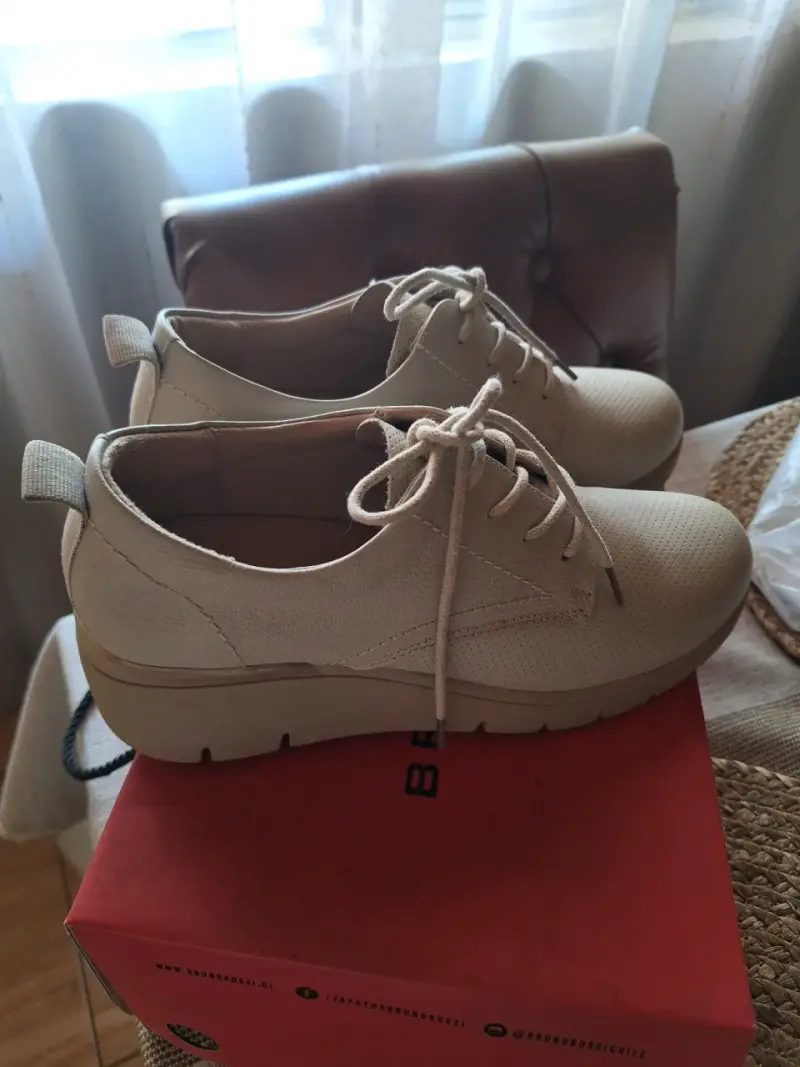 Zapatos casuales de cuero beige para mujer - 4