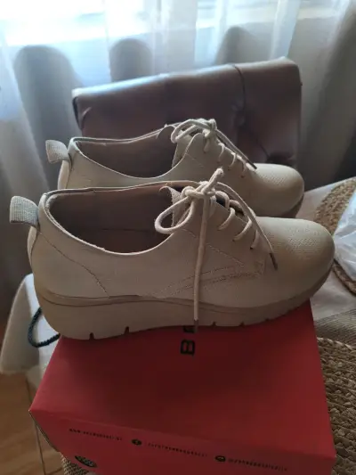 Zapatos casuales de cuero beige para mujer - miniatura 4