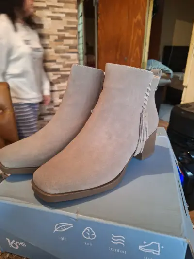 Botines de gamuza beige con cierre lateral - miniatura 2