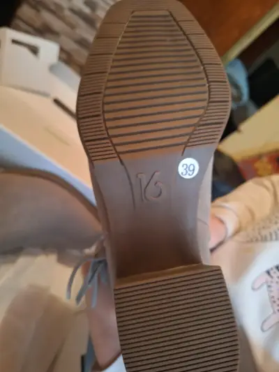 Botines de gamuza beige con cierre lateral - miniatura 4
