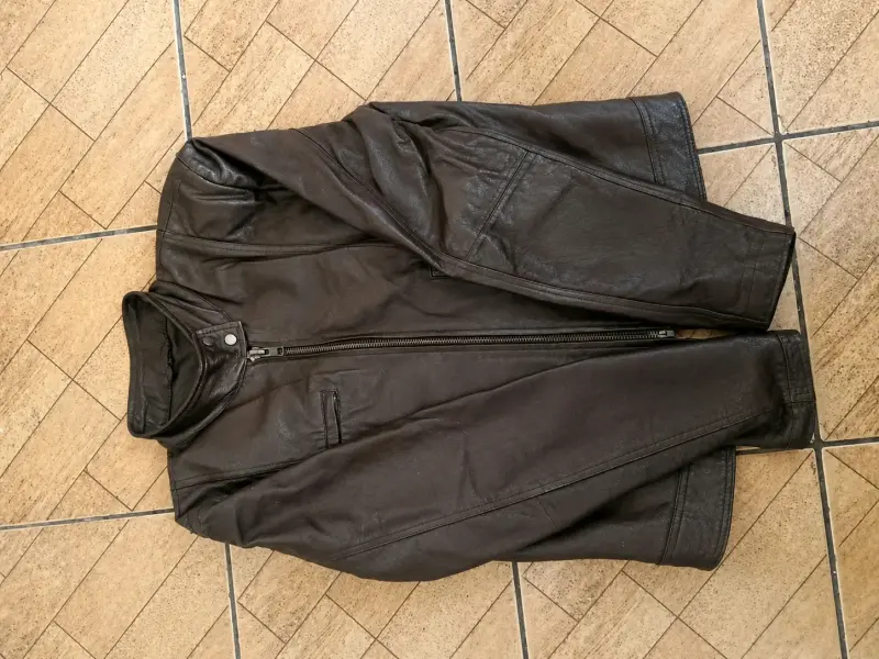 Chaqueta de cuero marrón para mujer