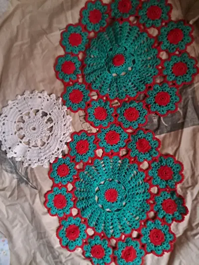 Set de tapetes tejidos a crochet coloridos - miniatura 1