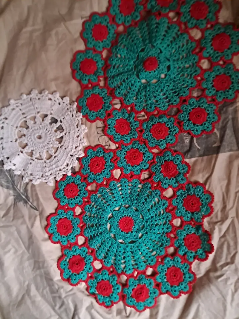 Set de tapetes tejidos a crochet coloridos - 2