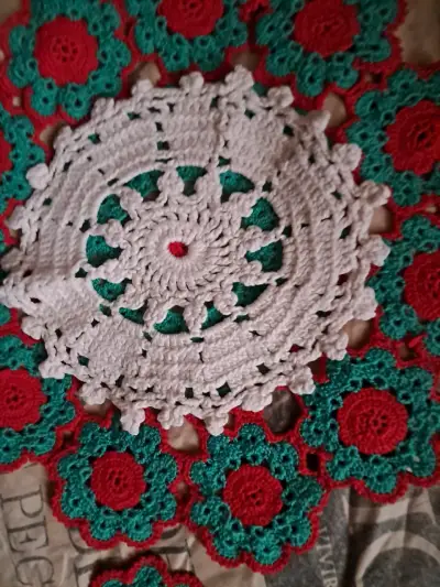 Set de tapetes tejidos a crochet coloridos - miniatura 3