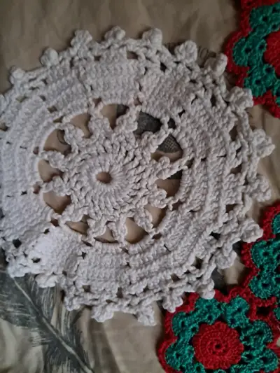 Set de tapetes tejidos a crochet coloridos - miniatura 4