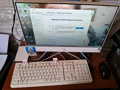 Computador de Escritorio HP con Monitor y Teclado - miniatura 1
