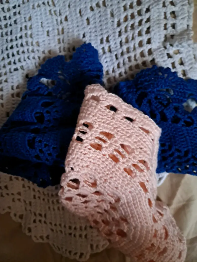 Set de tapetes tejidos a crochet en colores variados - 3