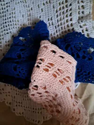 Set de tapetes tejidos a crochet en colores variados - miniatura 3