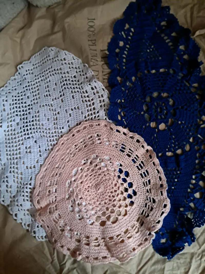 Set de tapetes tejidos a crochet en colores variados - 4