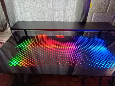 Escritorio gamer con luces LED RGB - miniatura 1