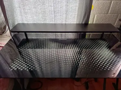 Escritorio gamer con luces LED RGB - miniatura 4