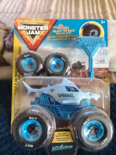 Kit de Camión Monster Jam Megalodon 1:43 - miniatura 2