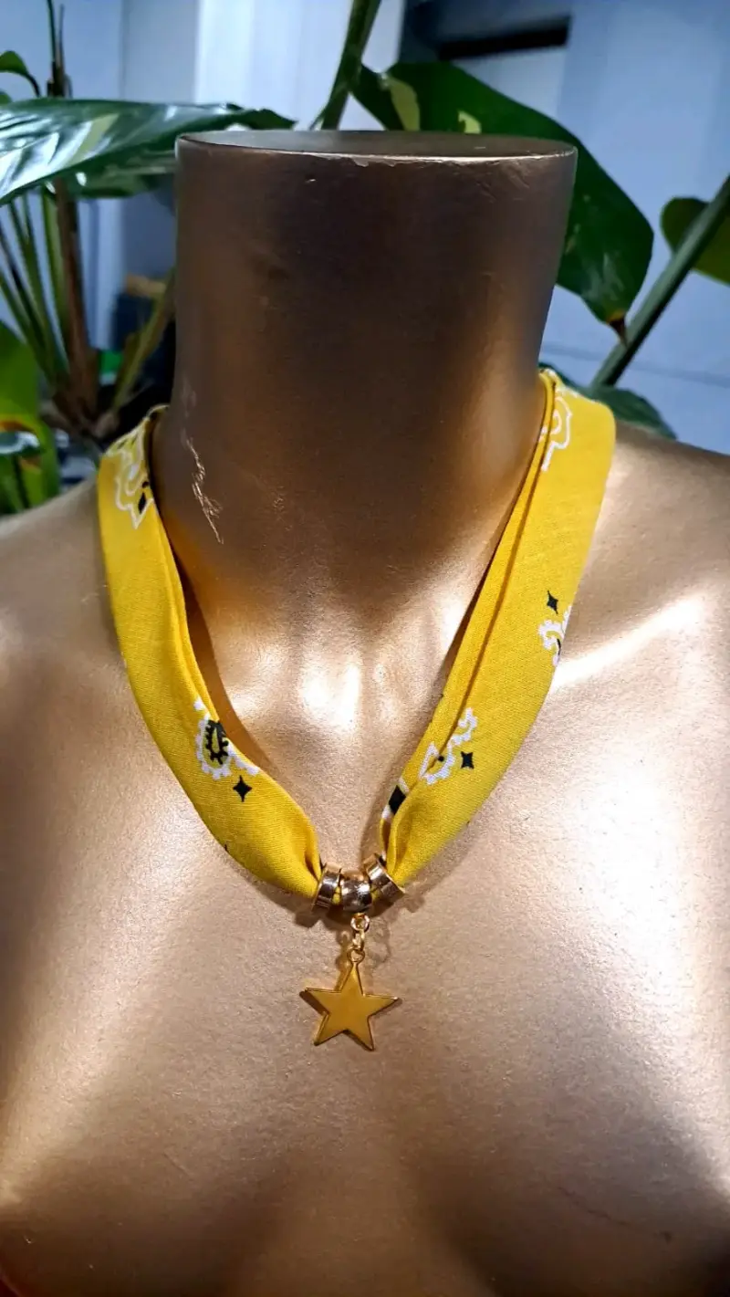 Collar ecotextil en colores con dije de corazon - 3