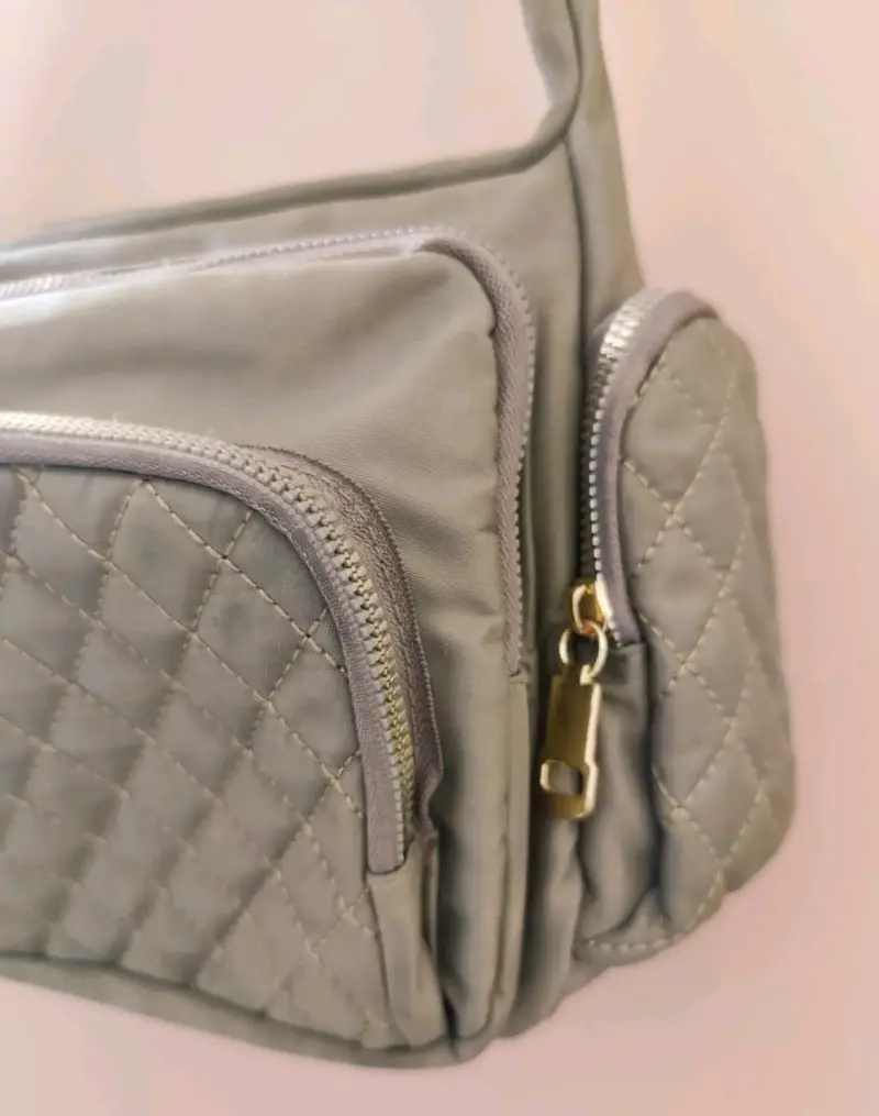 Bolso bandolera verde con múltiples bolsillos - 3