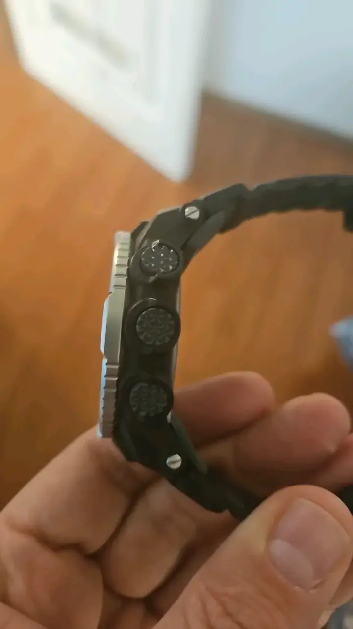 Reloj Casio Pro Trek Tough Solar Digital - 2