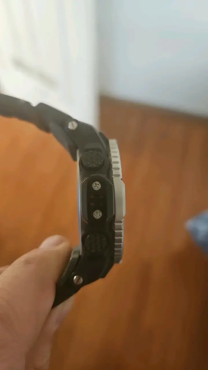 Reloj Casio Pro Trek Tough Solar Digital - 3