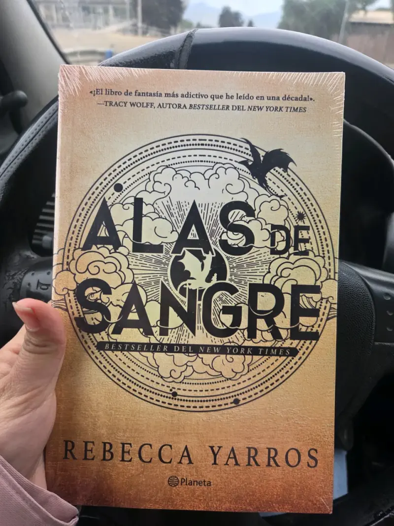 Libro 'Alas de Sangre' de Rebecca Yarros - 1
