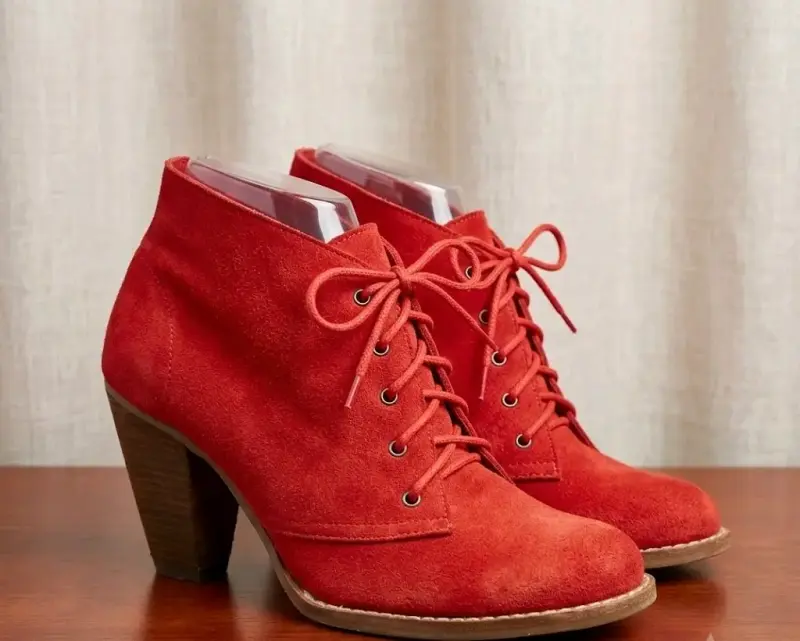 Botines de gamuza roja con tacón alto - 1