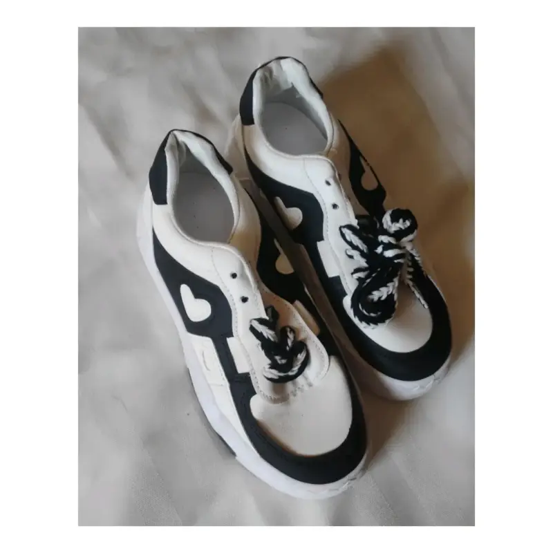 Zapatillas blancas con negro - 2