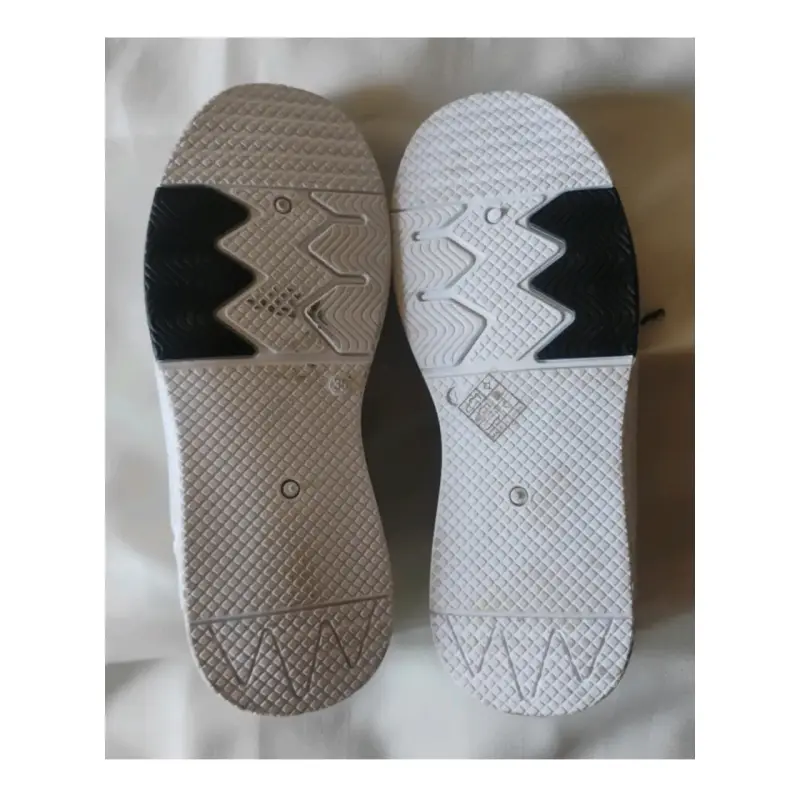 Zapatillas blancas con negro - 4