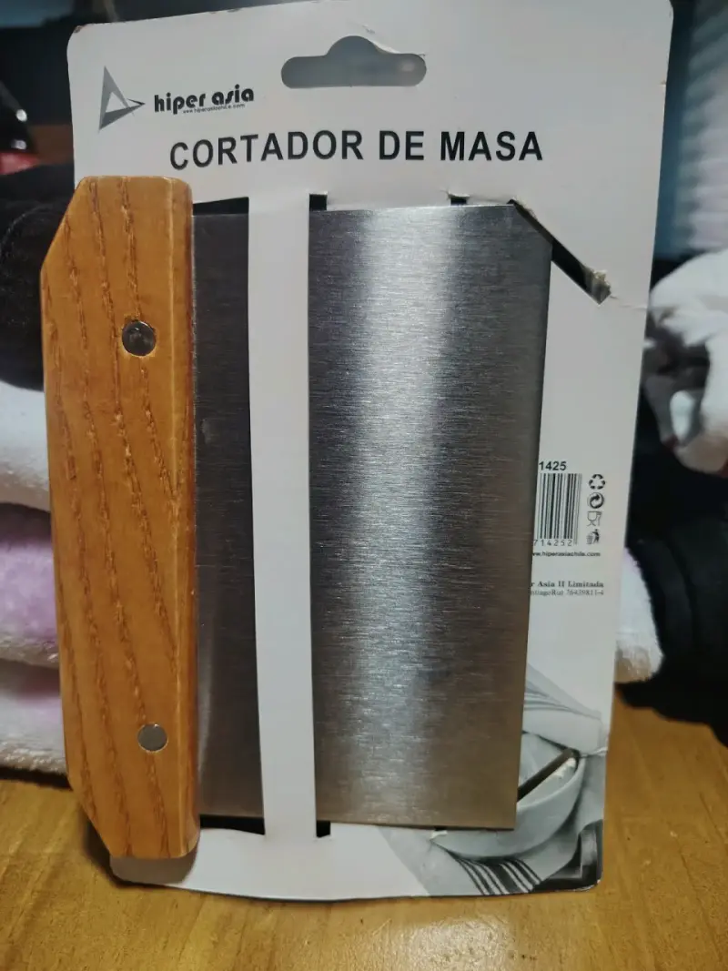 Cortador de masa - raspador con mango de madera - 2
