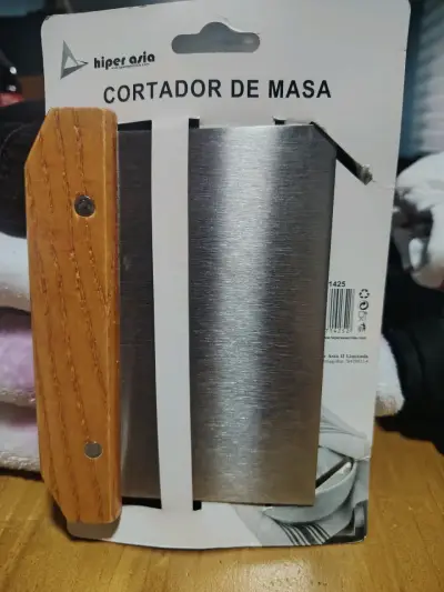 Cortador de masa - raspador con mango de madera - miniatura 2