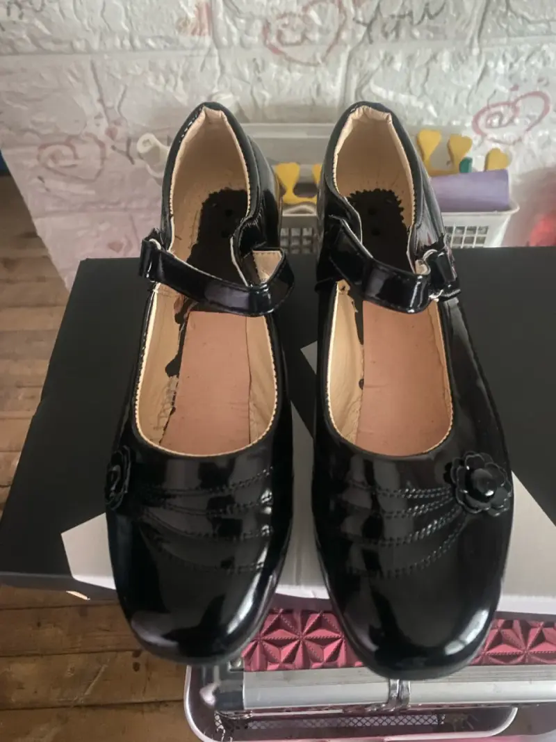 Zapatos de charol negro para niña con hebilla - 1