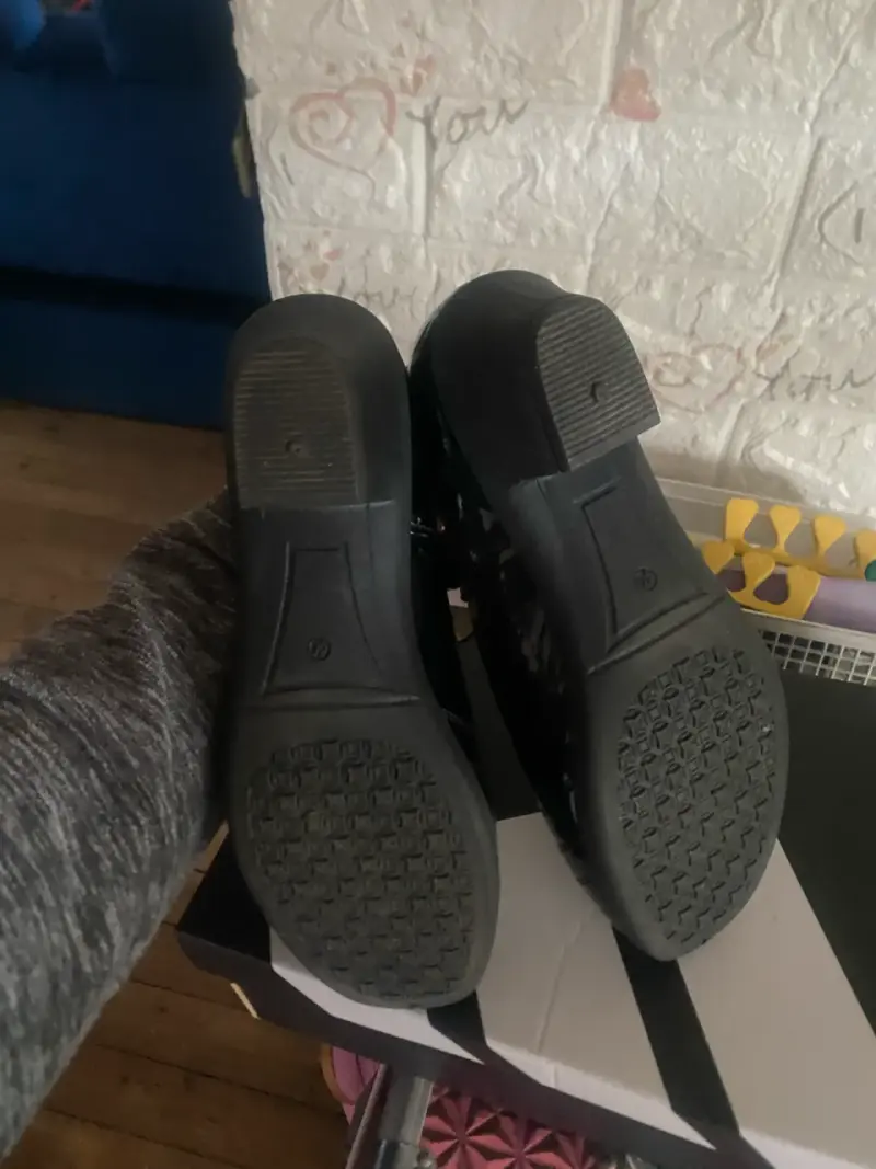 Zapatos de charol negro para niña con hebilla - 2