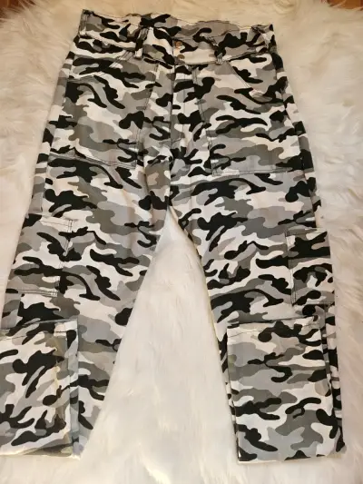 Pantalones cargo camuflados para mujer - miniatura 2