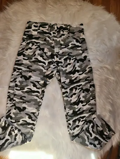 Pantalones cargo camuflados para mujer - miniatura 5
